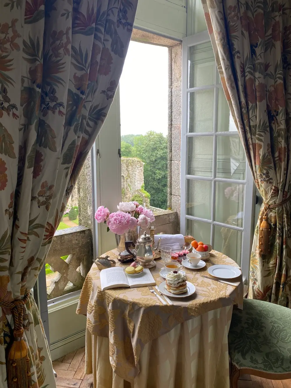 petit déjeuner dans la chambre bonnamy
