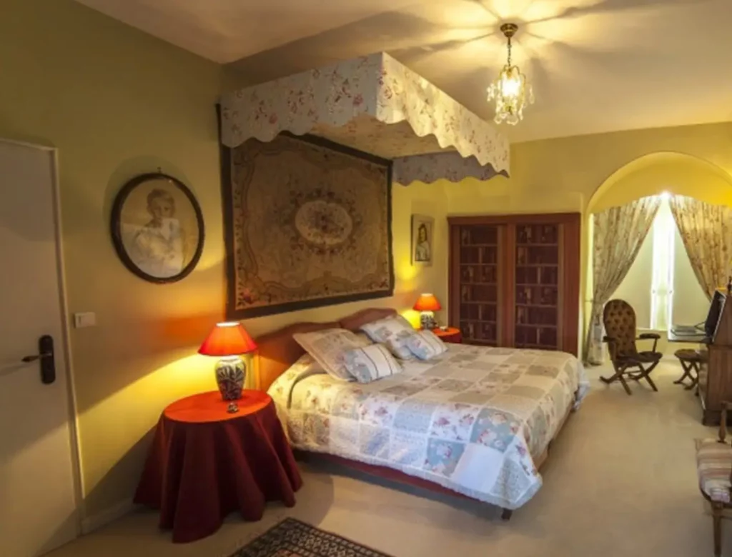 2eme lit chambre marquise de Surgères